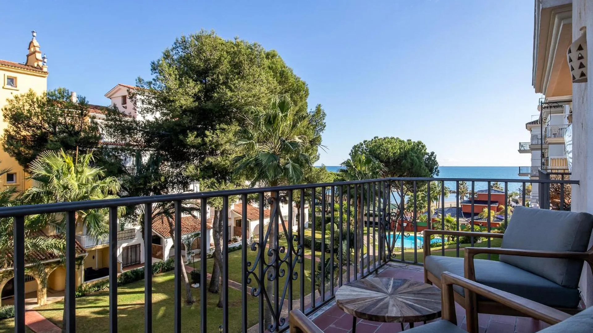 Apartment Luminoso Apartamento En Andalucia Del Mar Marbella